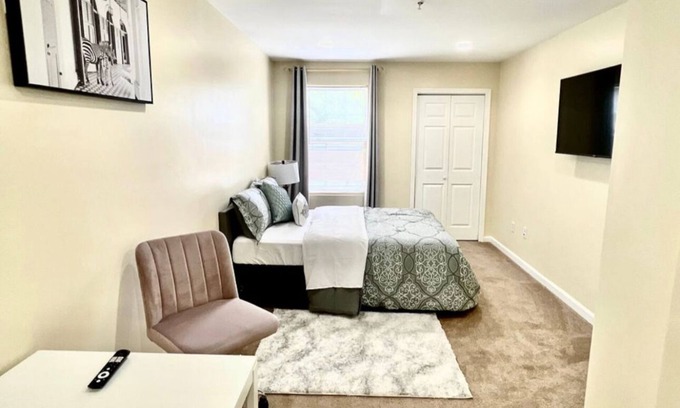 Lower Central NE House | Spacious 6-bedroom house with AC, WiFi in awesome Washington