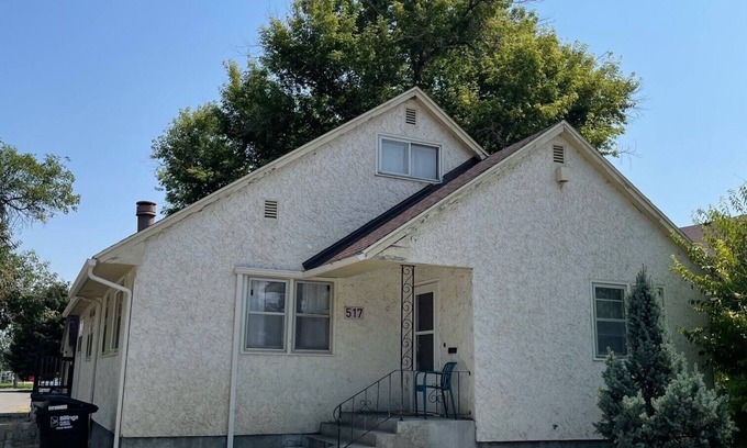 South Side House | Spacious 6-bedroom house with AC, WiFi in charming Billings
