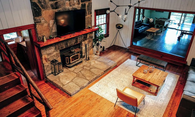 Hendersonville House | Spacious 6BR Compound w/Fire Pit | 15 Min to Town