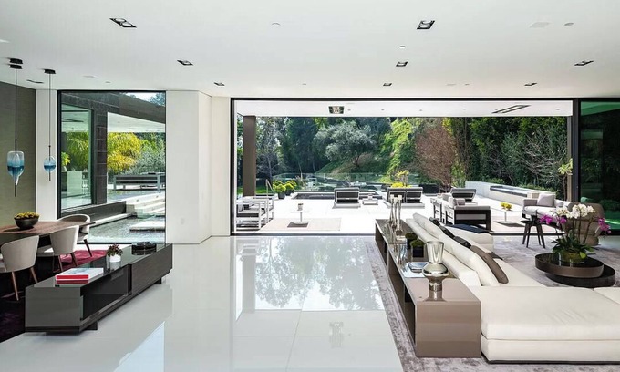 Beverly Hills House | Spacious 7-bedroom house with AC, WiFi in delightful Beverly Hills