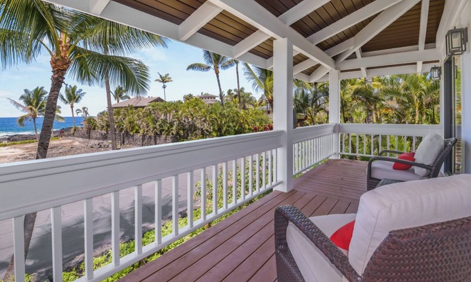 Historic Kailua Village House | Spacious 8BR w/Ocean Views, Sleeps 16 with AC in fabulous Kailua-Kona