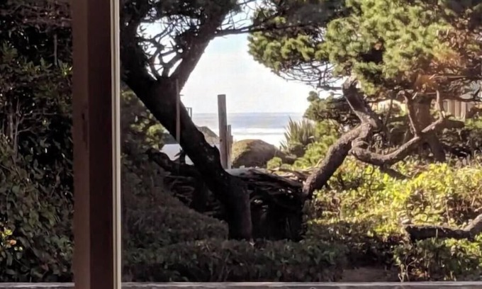 Florence House | Spacious, Affordable, Family House, Super Close to Beach- Heceta Haven