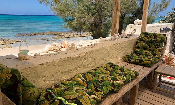 Cockburn Town House | Spacious Airy Beachfront House on Grand Turk