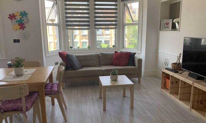 Crouch End Apartment | Spacious and bright modern styling 3 bed flat