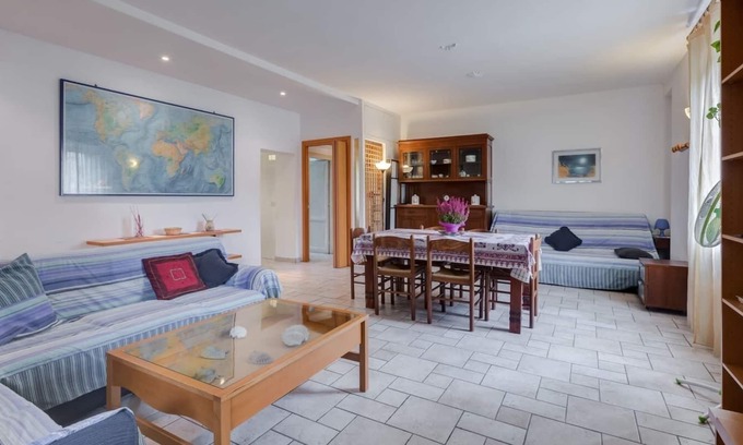 Suburbio VII Portuense Apartment | Spacious and cozy, 6+3 beds, free Wifi, near Eur