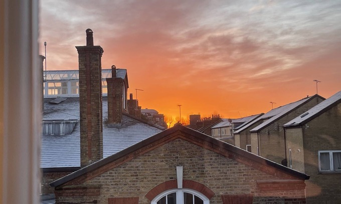 North Kensington House | Spacious and Light Contemporary Townhouse
