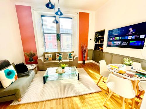 Hawick Apartment | Spacious and Stylish Flat in the Heart of Hawick