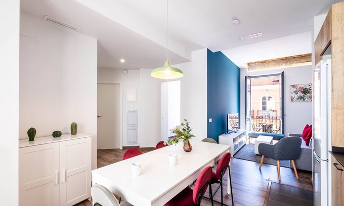 Morvedre Apartment | Spacious Apartment with City View