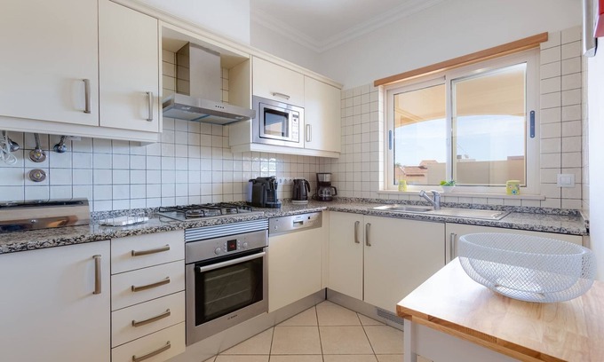 Guia Apartment | Spacious apart with pool, gym in Albufeira