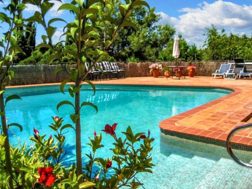 Sant Pere de Ribes Apartment | Spacious Apartment in San Pedro de Ribas with Shared Pool
