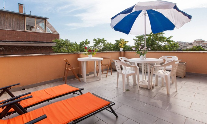 Gianicolense Apartment | Spacious apartment in the heart of Monteverde Vecchio district close to Pamphili Park