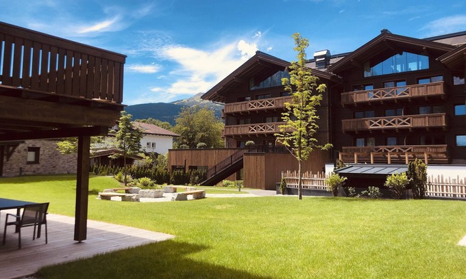 Ehrwald Apartment | Spacious apartment with shared pool
