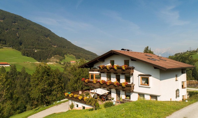 Pfons Apartment | Spacious apartment with breathtaking views
