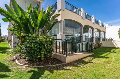 Guia Apartment | Spacious & Bright T3 in Guia with shared Pool