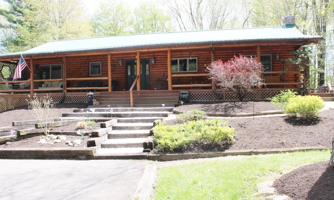 Bristolville Cabin | Spacious Cabin in the woods