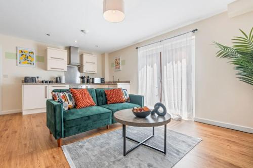 Leicester City Centre Apartment | Spacious, Central, Ground Floor, Sleeps 7