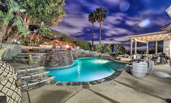 Vista House | ★ Spacious Château Vista Heated Salt Pool Hot Tub 9 mi to Beach Family Fun! ★