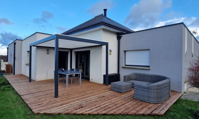 Pommeret House | Spacious, comfortable house in a quiet location 20 minutes from the beach