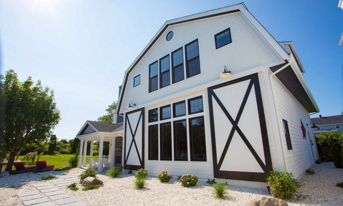Middletown House | Spacious Compound for the Entire Family