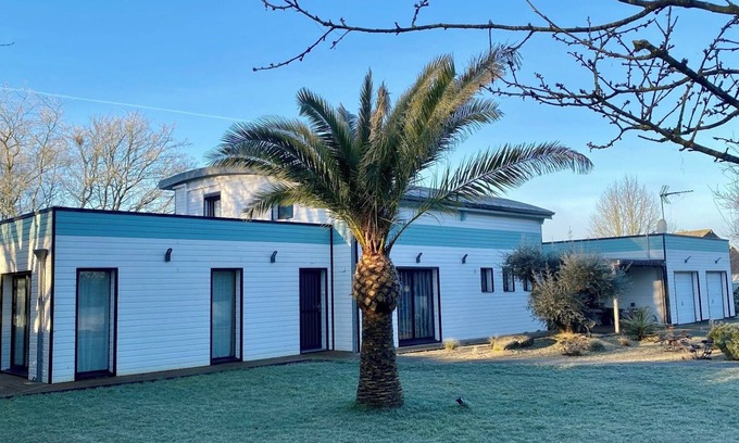 Neant-sur-Yvel House | Spacious contemporary wooden house with swimming pool near the Brocéliande forest