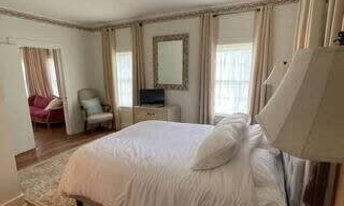 Downtown House | Spacious Corporate Lodging in Downtown Lafayette