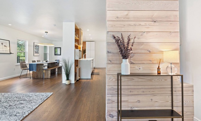 Zilker House | Spacious Design + Outdoor Kitchen in Zilker ACL