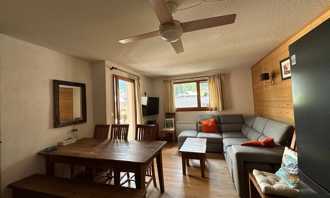 Les Esserts Apartment | Spacious Duplex Apartment, Ski-In/Ski-Out, Sleeps 8, South-Facing Balcony, Parking & Wi-Fi