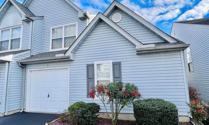 Rehoboth Beach Villa | Spacious Duplex with 3 Pools, Tennis Courts & Ensuite Bedroom in Eagles Landing