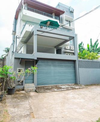 Kaduwela Villa | Spacious Eco House with Garden and Scenic Paddy View Colombo