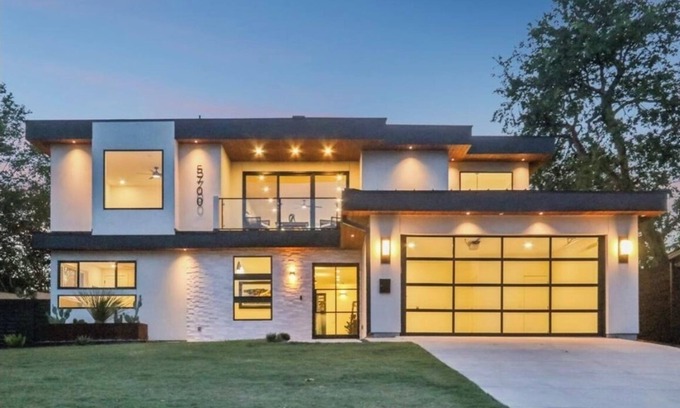 Allandale House | Spacious Elegant Escape in Prime Austin