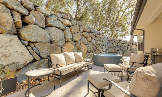 Auburn Villa | Spacious & Elegant Retreat in Auburn w/Patio!