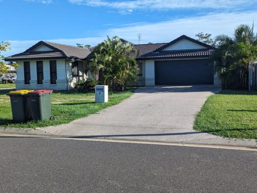 Gladstone House | Spacious Entire 4Bedroom House in Gladstone 1 to 8 People can Stay