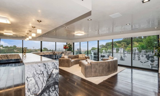 Bel Air House | Spacious estate in charming Los Angeles with WiFi, AC, fitness room