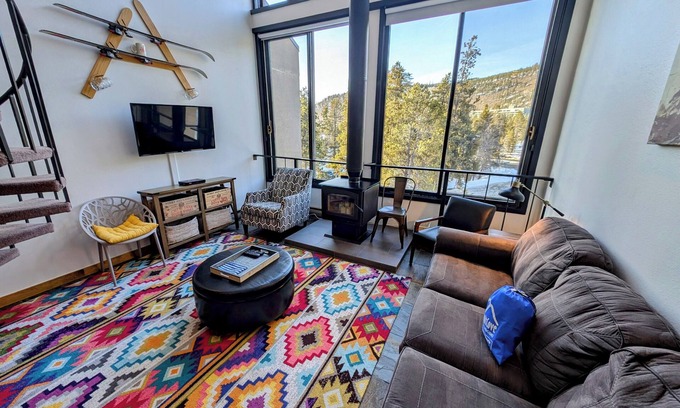 Lakeside Village Condo | Spacious Family Condo with Pool and Hot Tub Onsite