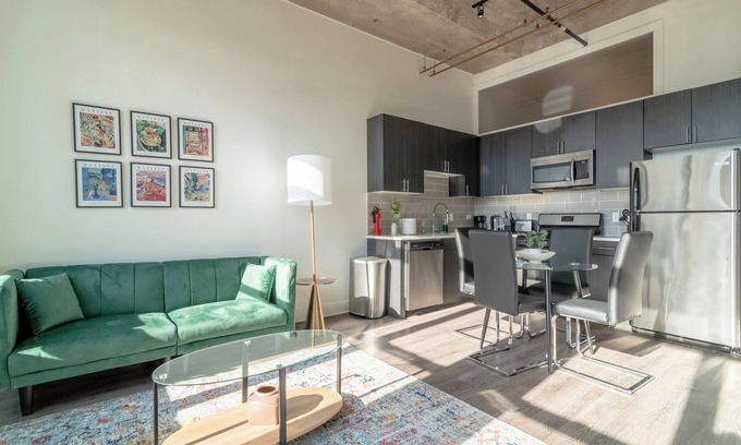 Near South Side Hotel | Spacious Family-Friendly 2BR near McCormick & Zoo