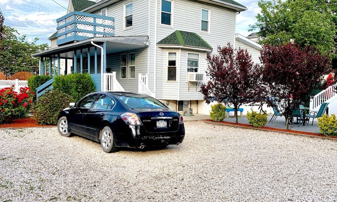 Queens House | Spacious, Family friendly, outdoor space, Rockaway Beach - 6 month rental