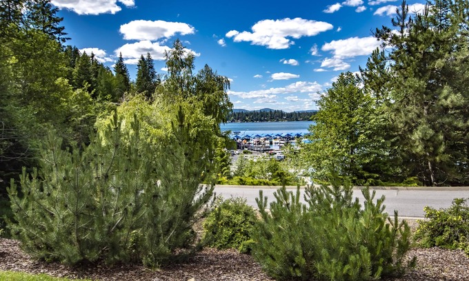 Hayden View Estates House | Spacious family home on beautiful Hayden Lake in northern Idaho
