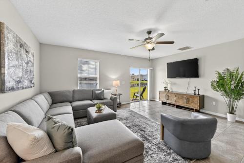 Ruskin House | Spacious Getaway Near Apollo Beach home