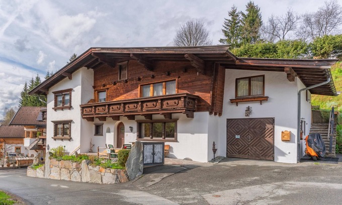 Kitzbuehel Apartment | Spacious holiday flat, 2.2 km to the ski lift