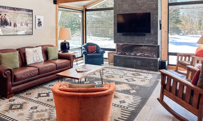 Jackson Hole House | Spacious home with deck, washer/dryer, mountain views & high-speed WiFi