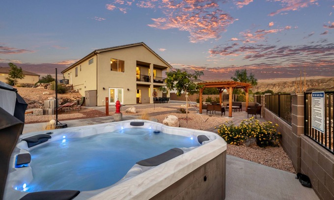 La Verkin House | Spacious Home with Hot Tub & Splash Pad Near Zions