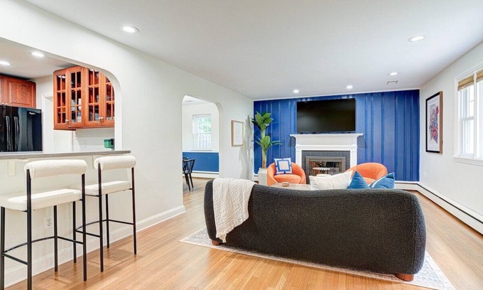 Berwyn House | Spacious House | Berwyn | Patio | Hosted StayRafa