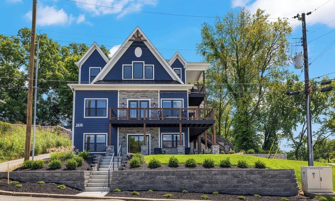 Clifton Heights House | Spacious house next to Mellwood Arts Center; Amazing downtown views! HOT TUB!