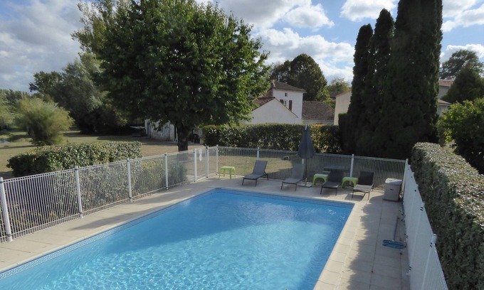 Ronsenac House | Spacious House/Villa and grounds in the Charente 4 beds sleeps 8 - private pool