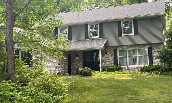 South Bend House | Spacious House w/Charming Backyard in quiet neighborhood 5.2 mi from ND Stadium