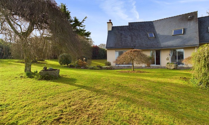 Fouesnant Ski Chalet | Spacious house with a large garden for 6