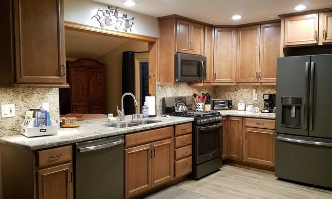 Crestline House | Spacious Lake View Mountain Escape. Open Concept. Gas Fireplace, A/C, EV Outlet