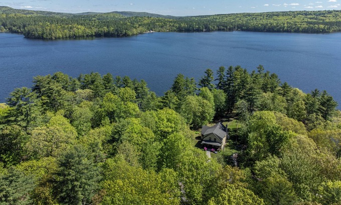 Raymond House | Spacious Lakehouse +Private Dock+Firepit+Kayaks