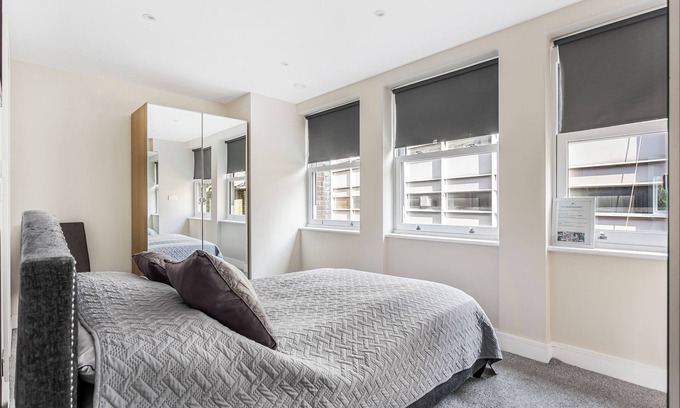 Walpole Apartment | Spacious lateral 2 bedroom apartment, 5 minutes from Ealing Broadway station!