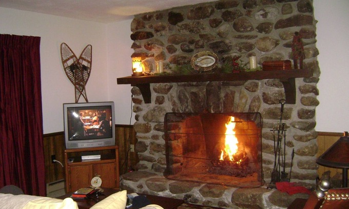 Bartlett Condo | Spacious Linderhof Condo right across from Storyland! Near major ski areas !